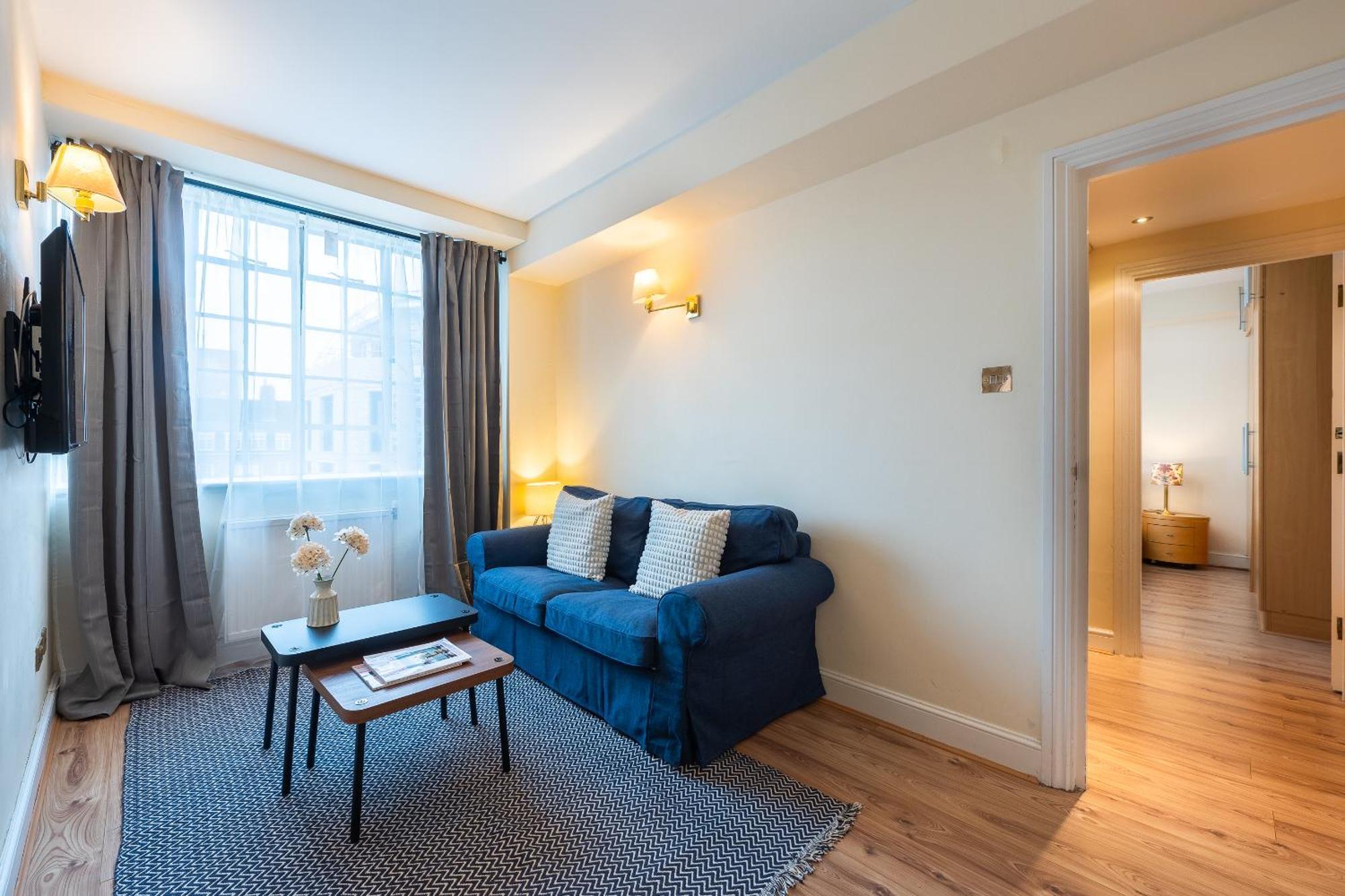 Capital One Bedroom Flat Chelsea Cloisters 724 London Bagian luar foto