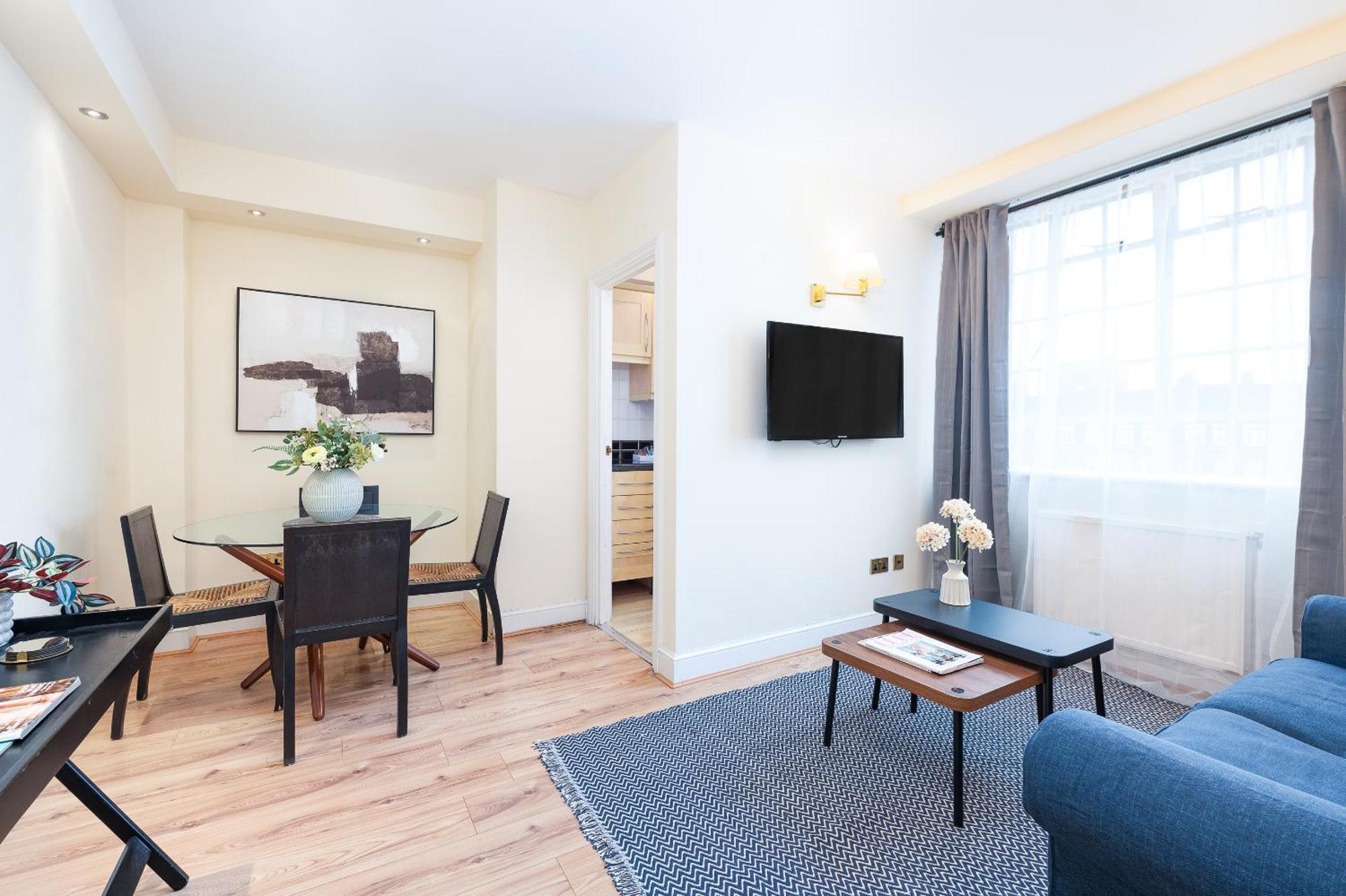 Capital One Bedroom Flat Chelsea Cloisters 724 London Bagian luar foto