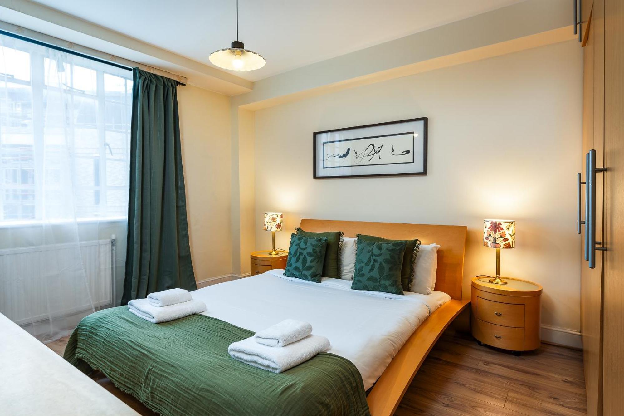 Capital One Bedroom Flat Chelsea Cloisters 724 London Bagian luar foto