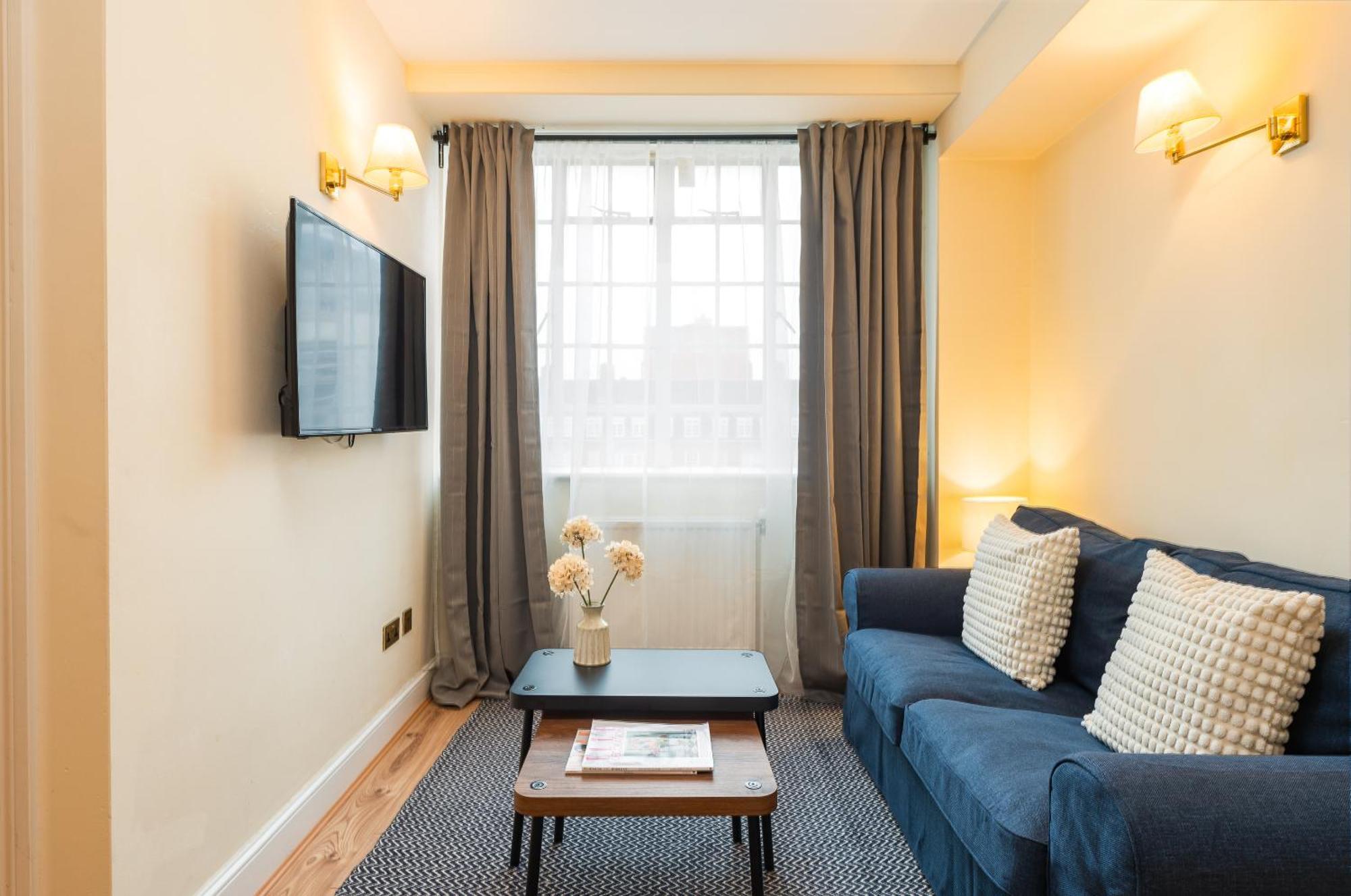 Capital One Bedroom Flat Chelsea Cloisters 724 London Bagian luar foto