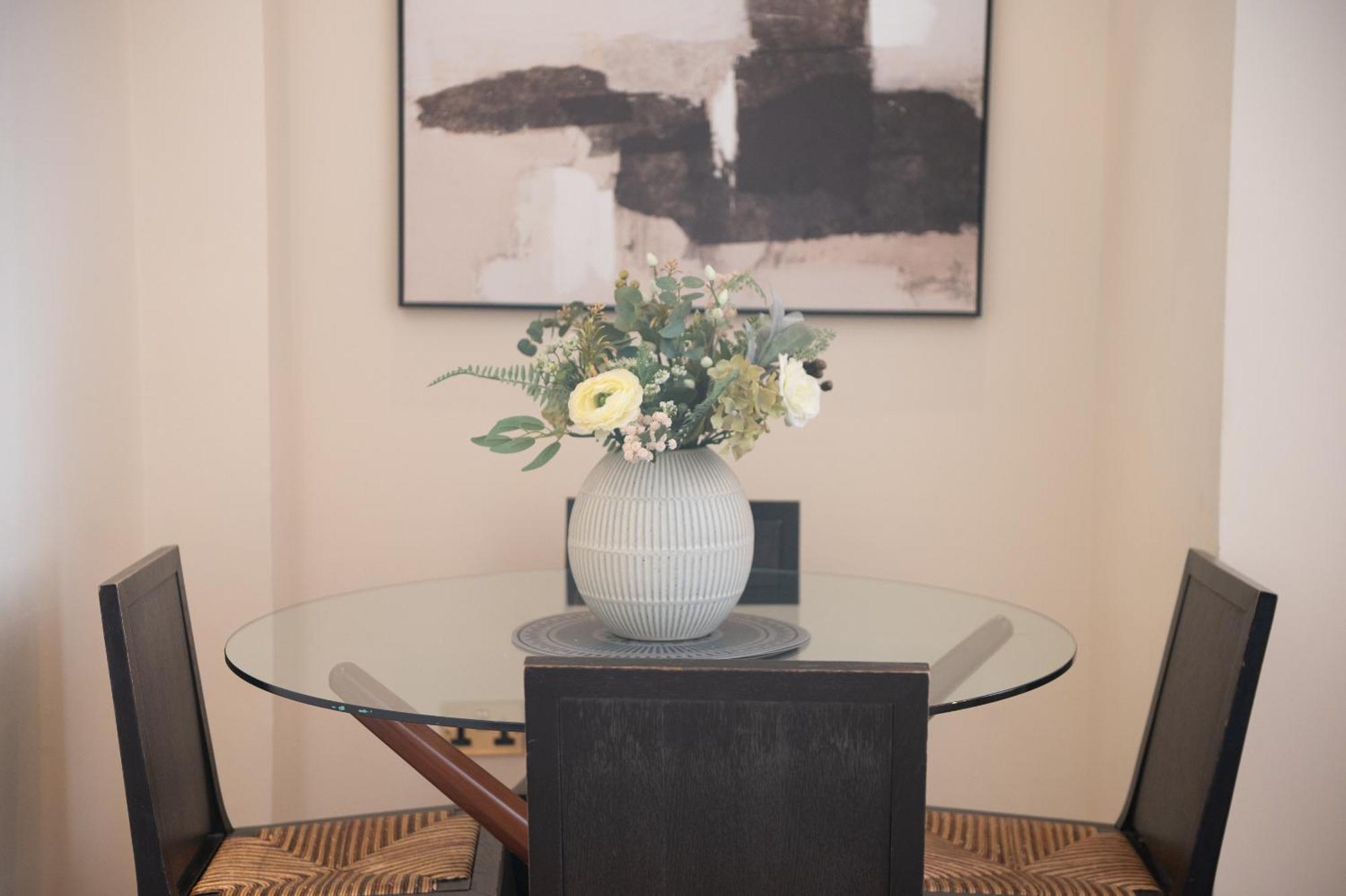 Capital One Bedroom Flat Chelsea Cloisters 724 London Bagian luar foto