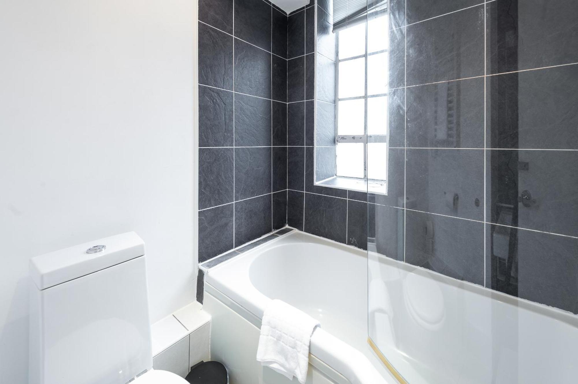 Capital One Bedroom Flat Chelsea Cloisters 724 London Bagian luar foto
