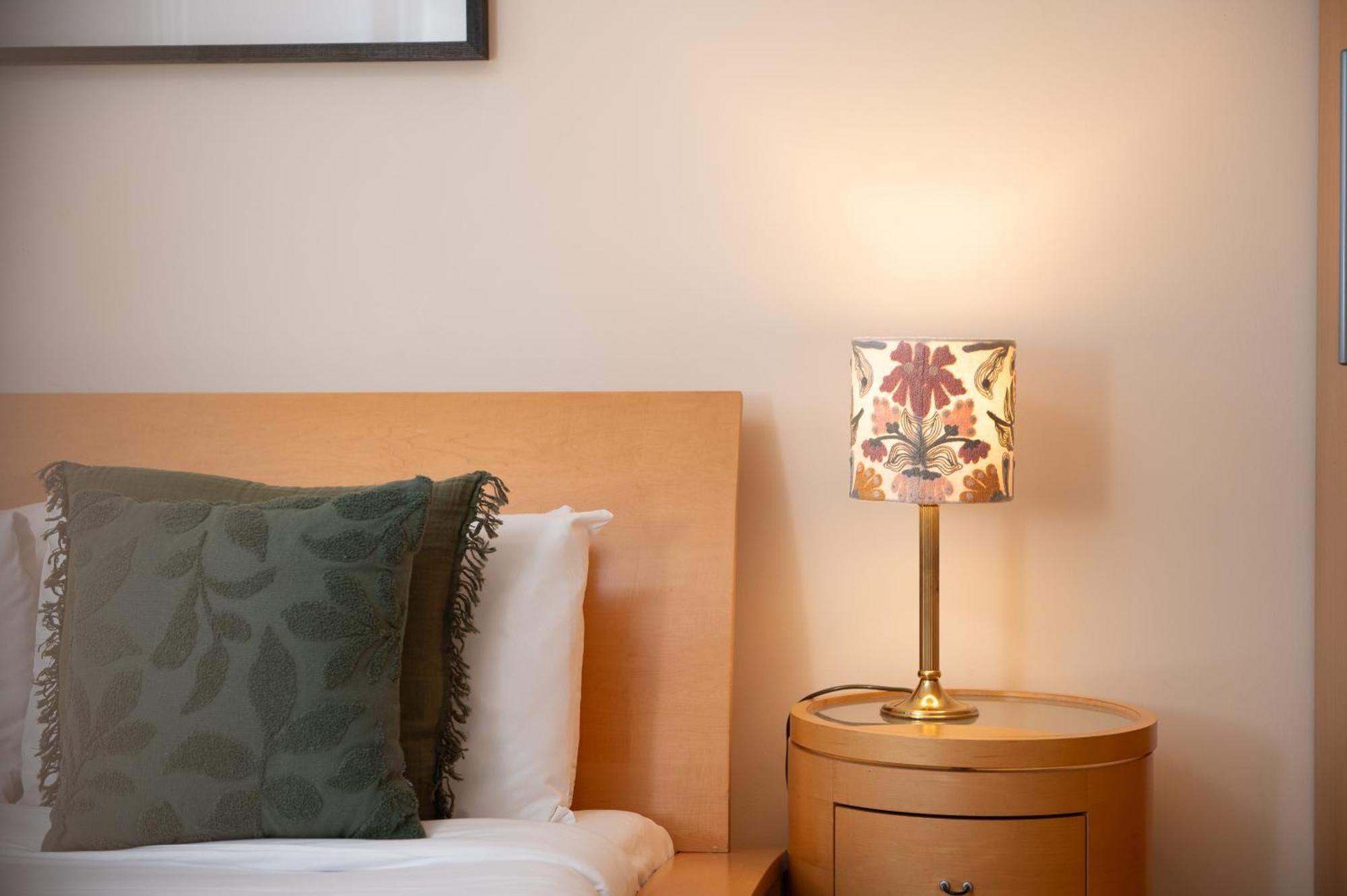 Capital One Bedroom Flat Chelsea Cloisters 724 London Bagian luar foto